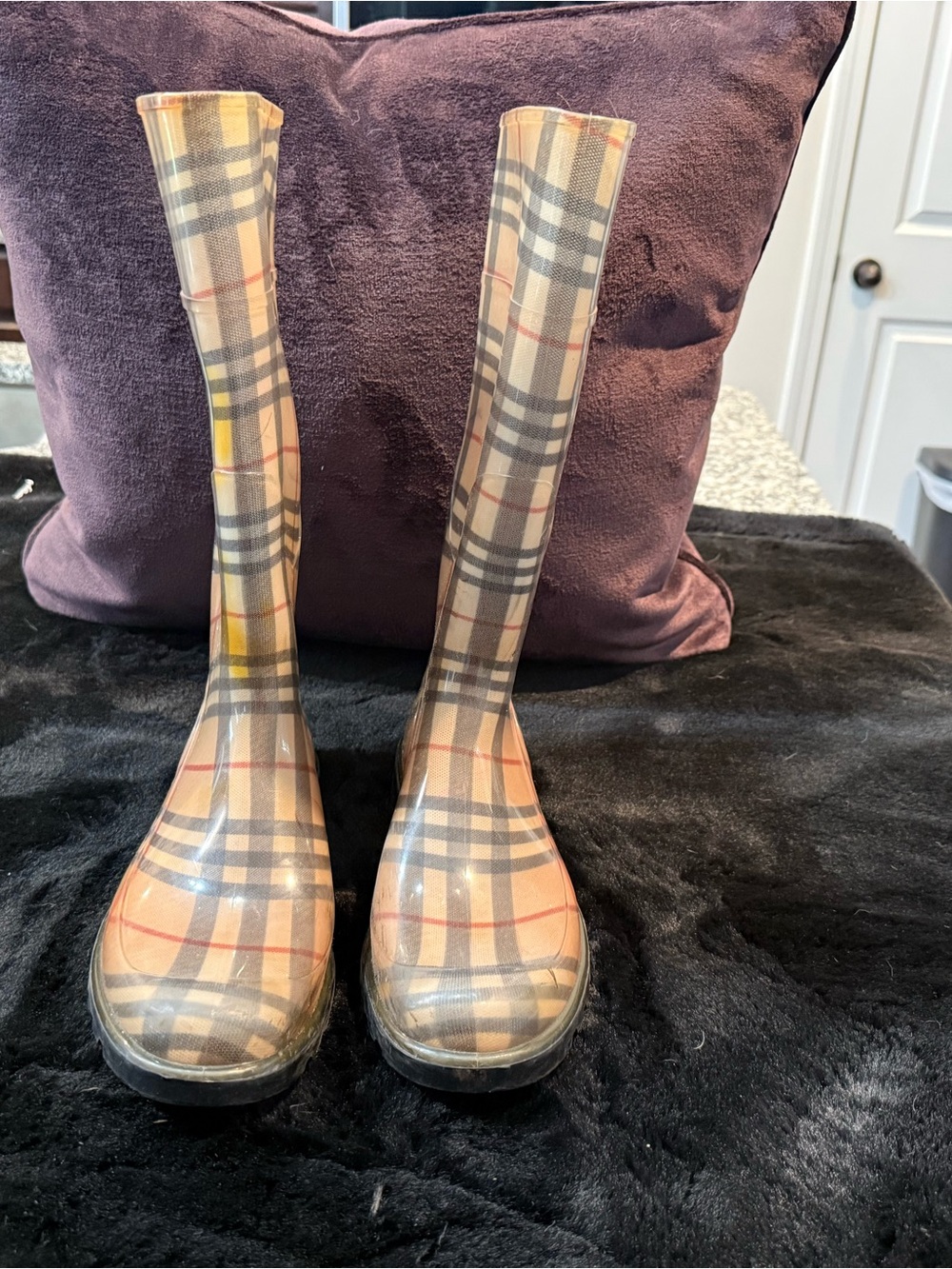 2 pair of Burberry rain boots for this price - Picture 11 of 11